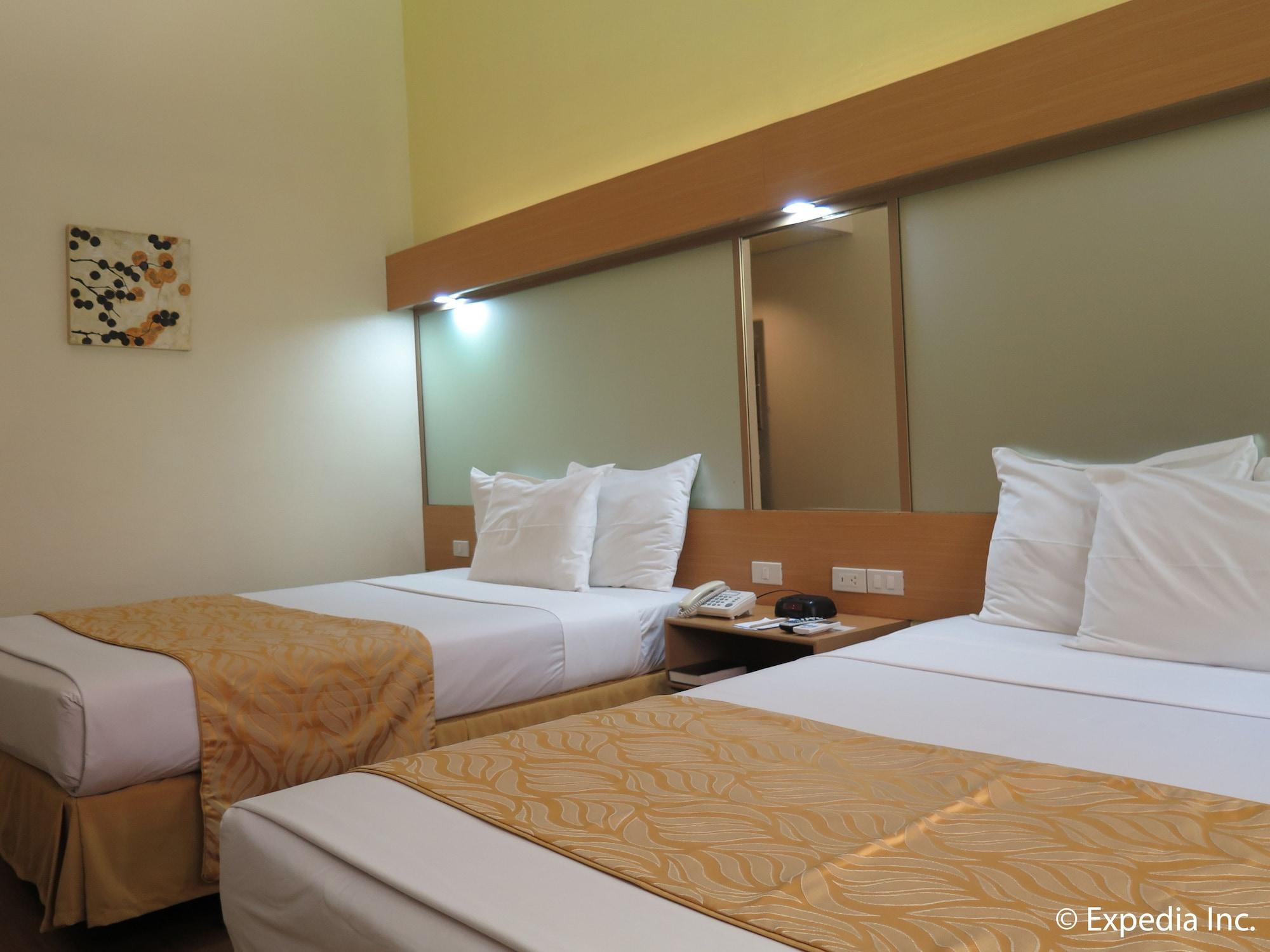 Microtel By Wyndham Davao Exterior photo