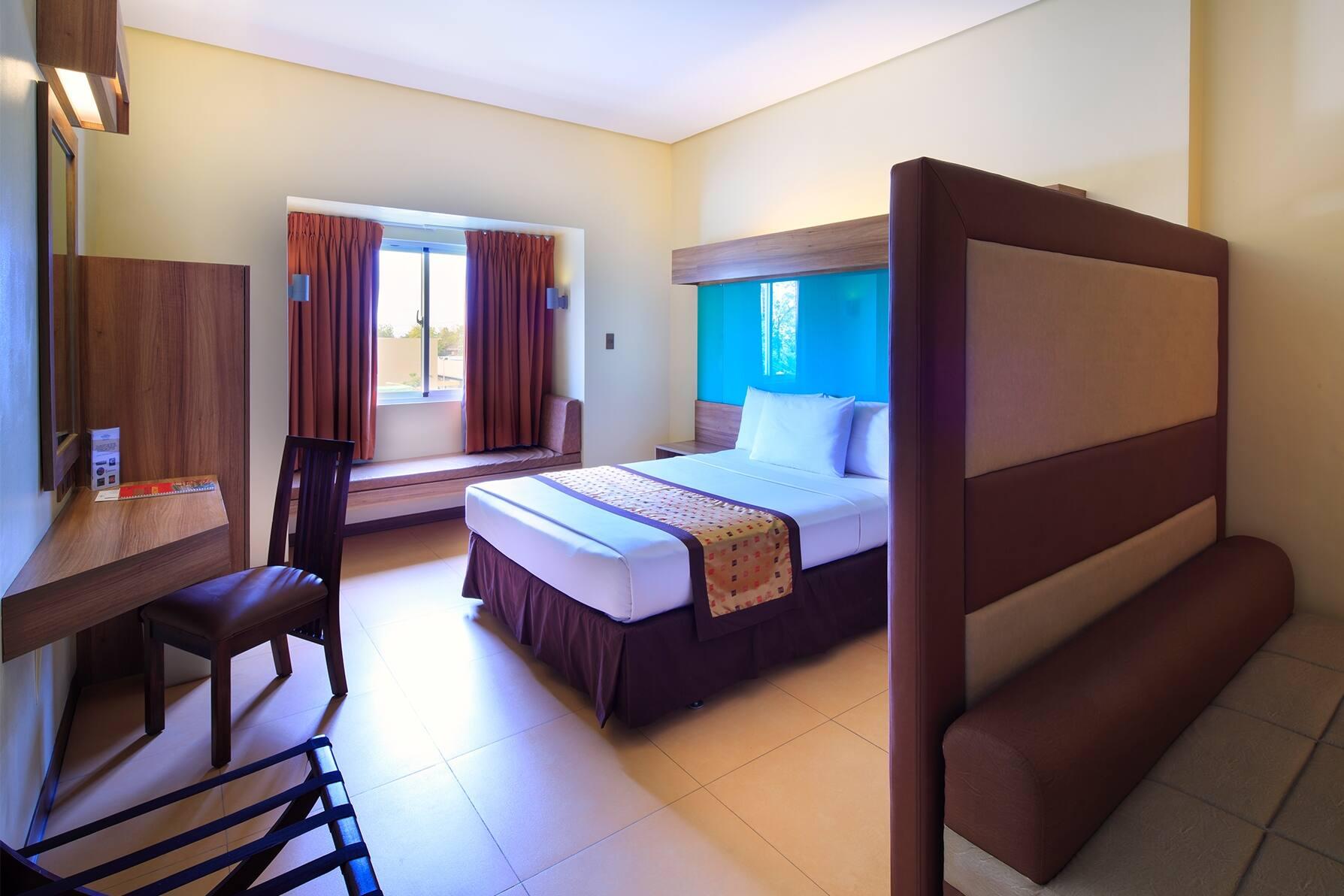 Microtel By Wyndham Davao Exterior photo