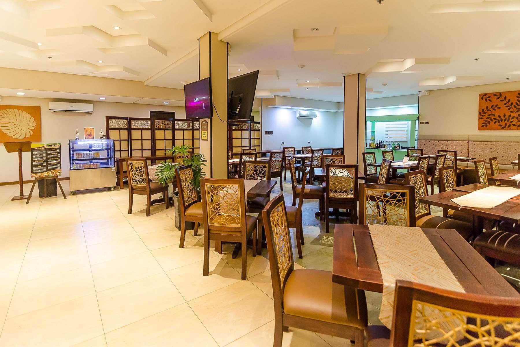 Microtel By Wyndham Davao Exterior photo