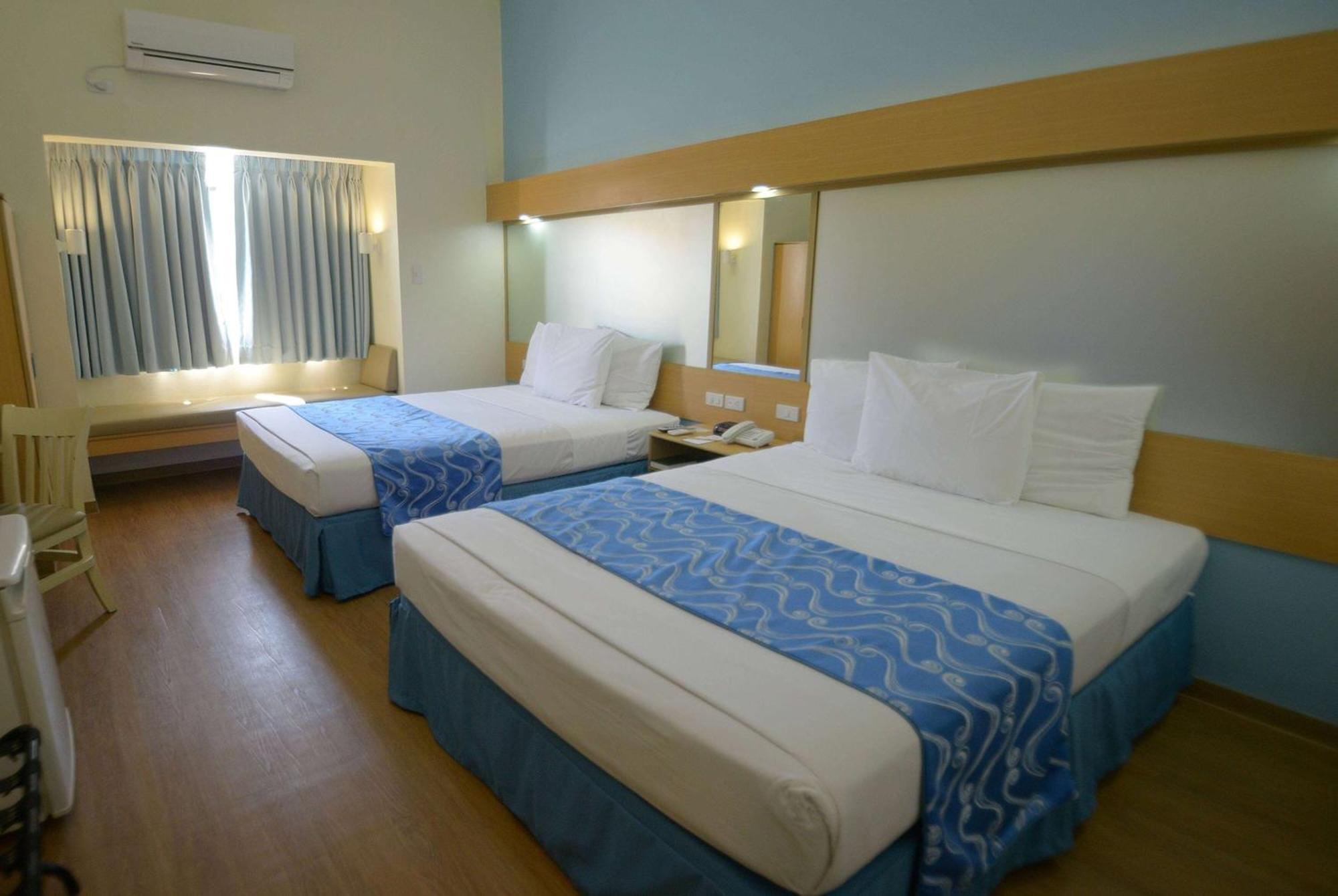 Microtel By Wyndham Davao Exterior photo