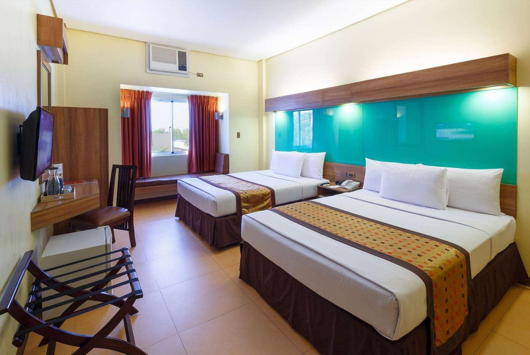 Microtel By Wyndham Davao Exterior photo