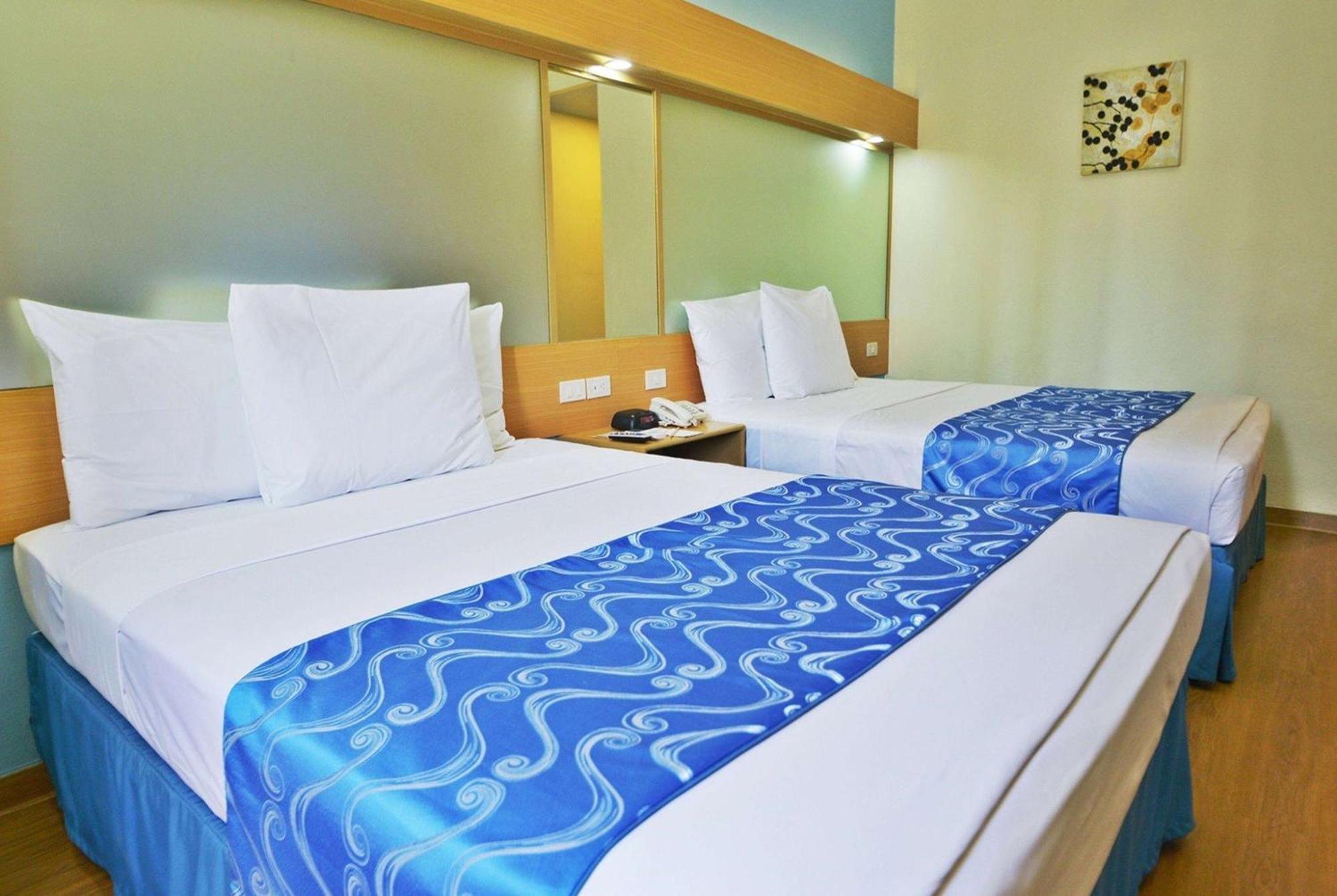 Microtel By Wyndham Davao Exterior photo