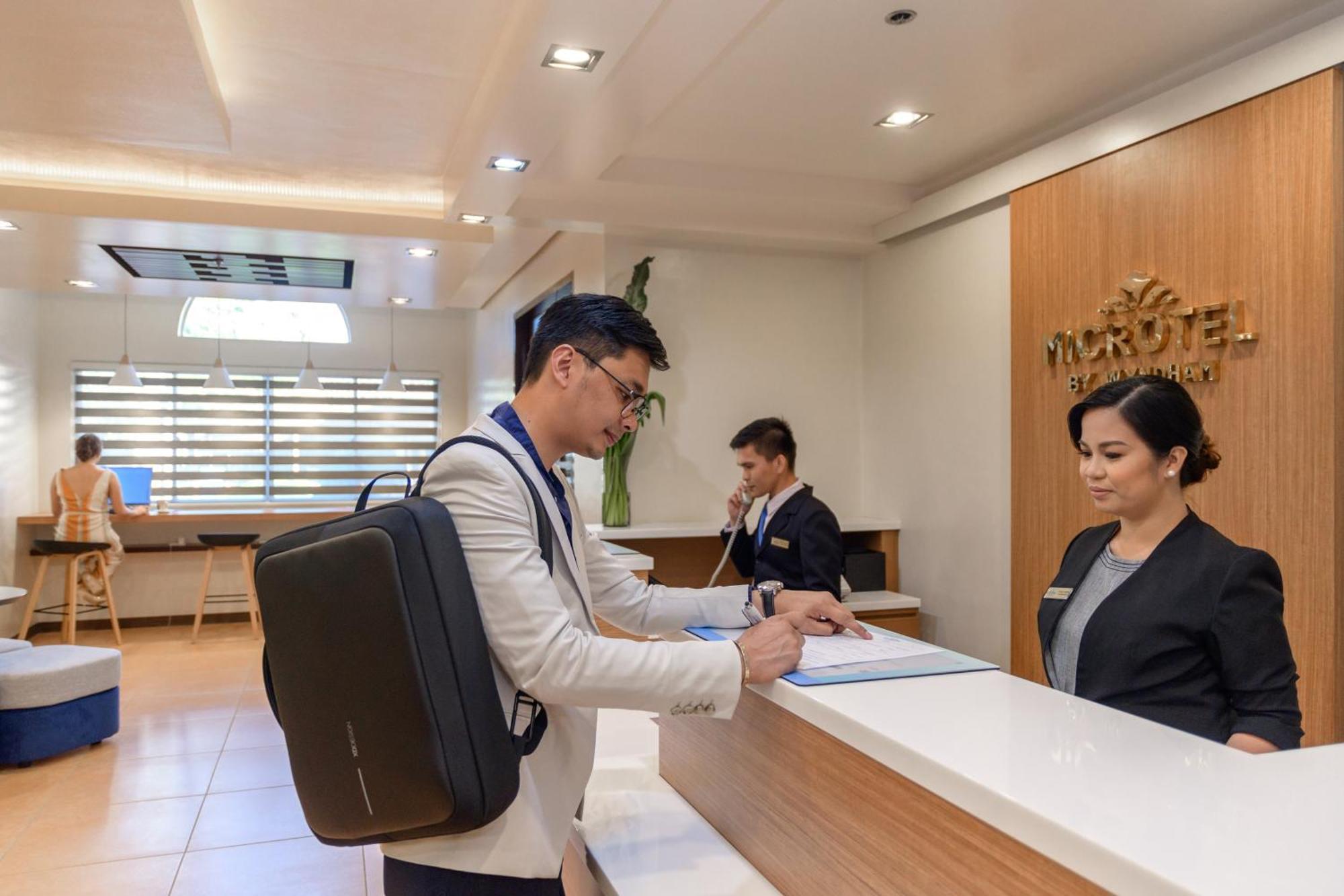 Microtel By Wyndham Davao Exterior photo