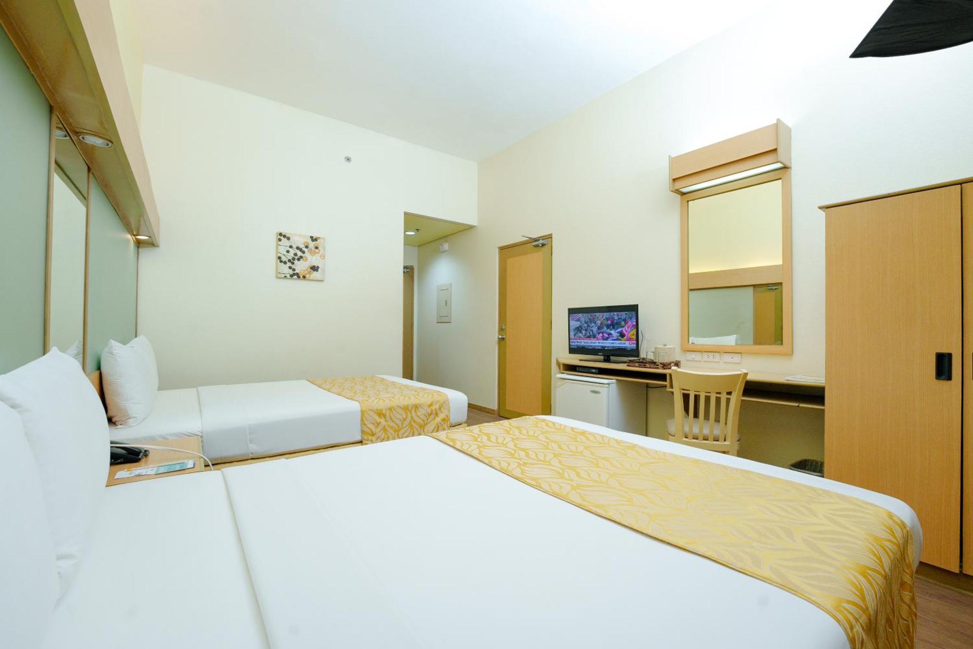 Microtel By Wyndham Davao Exterior photo