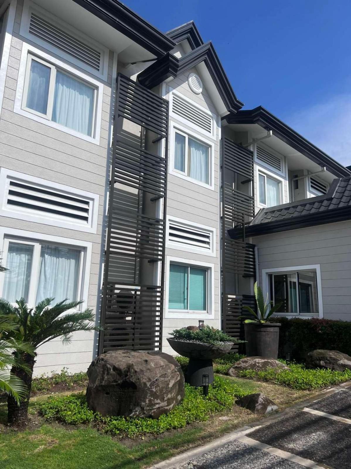 Microtel By Wyndham Davao Exterior photo