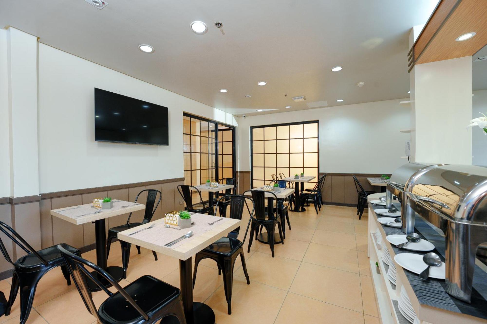 Microtel By Wyndham Davao Exterior photo