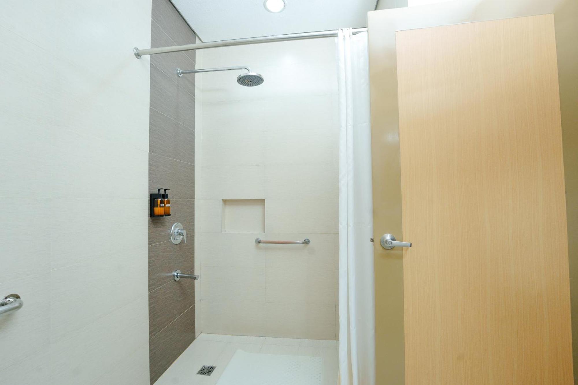 Microtel By Wyndham Davao Exterior photo