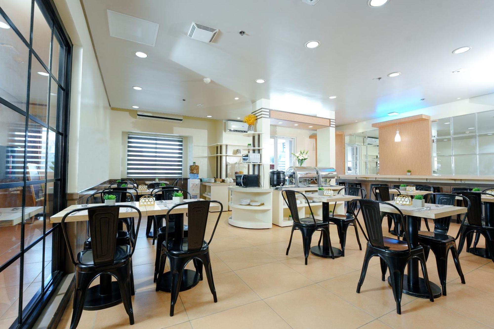 Microtel By Wyndham Davao Exterior photo