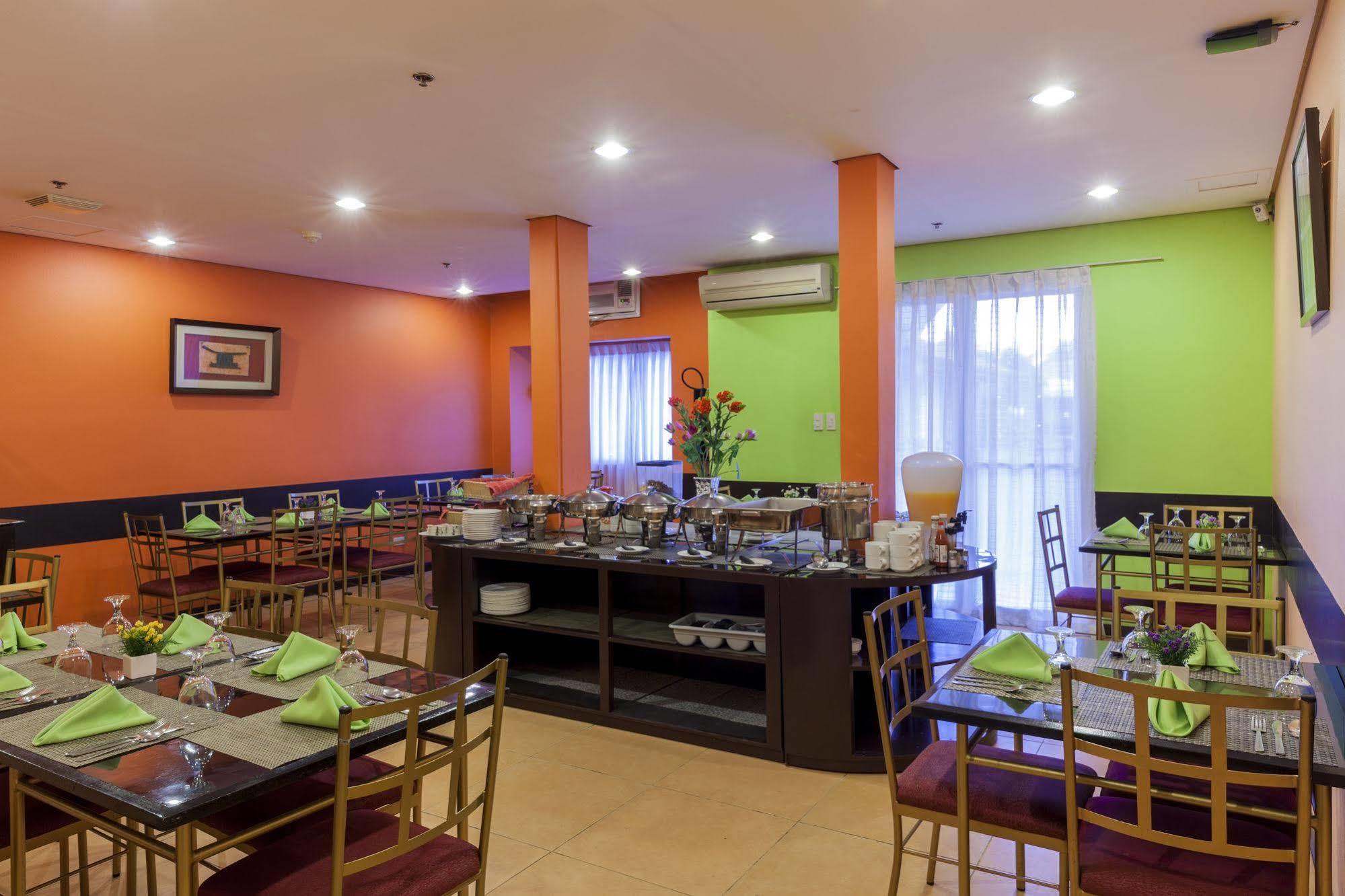 Microtel By Wyndham Davao Exterior photo