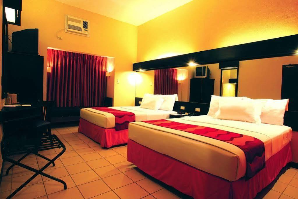 Microtel By Wyndham Davao Exterior photo
